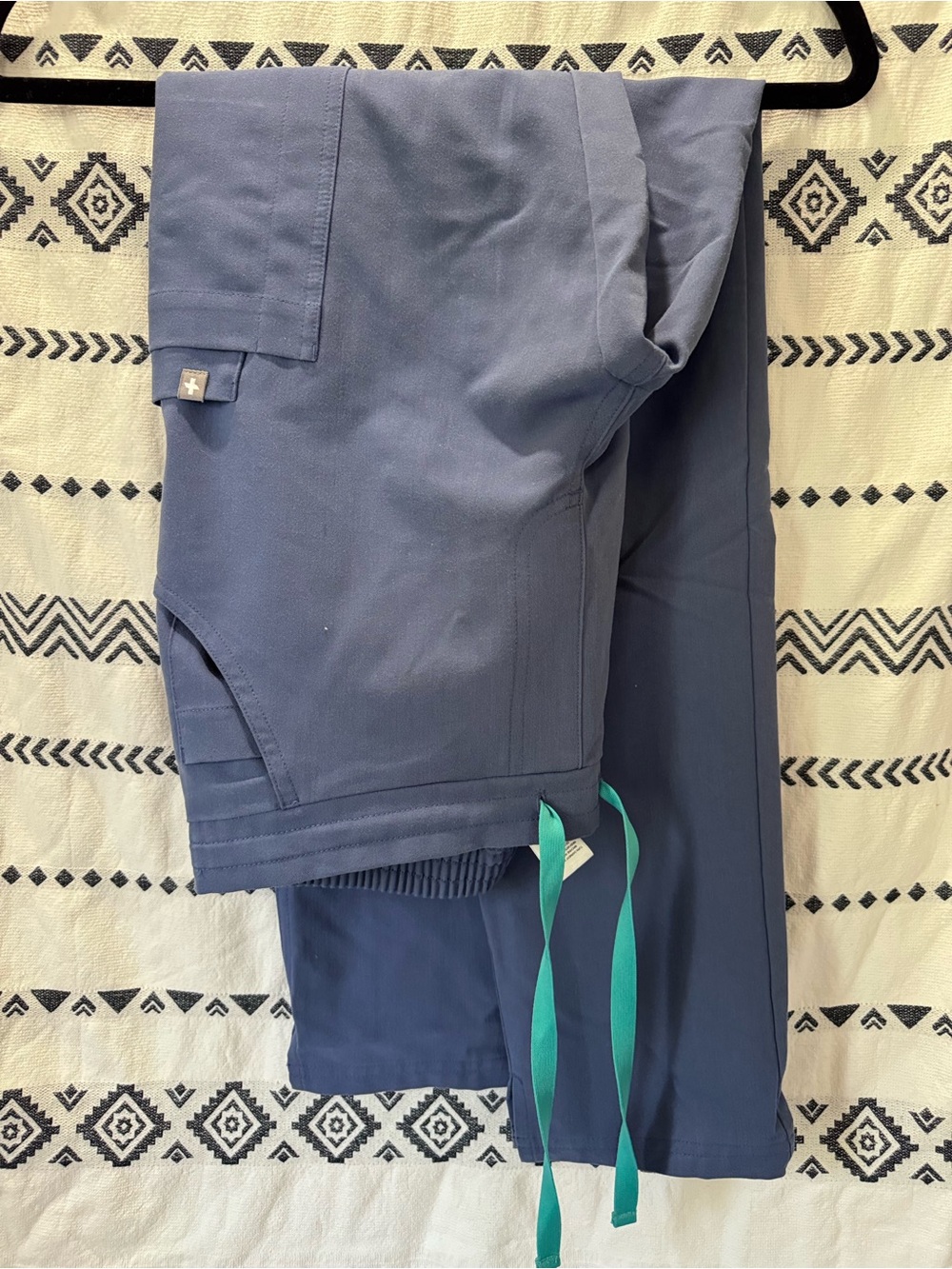 FIGS Yola High Rise Slim Scrub Pant in blue. women’s size Extra Small size XS